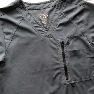 Barco One men’s scrub top